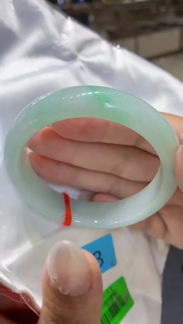 翡翠手镯未镶嵌翡翠手镯