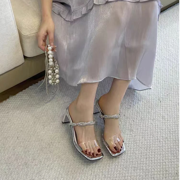 3070    新款法式时尚气质粗跟拖鞋