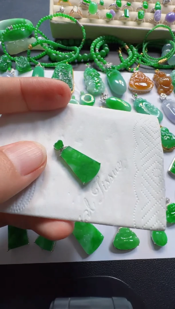 吊坠(不含链)18K金镶嵌翡翠2880