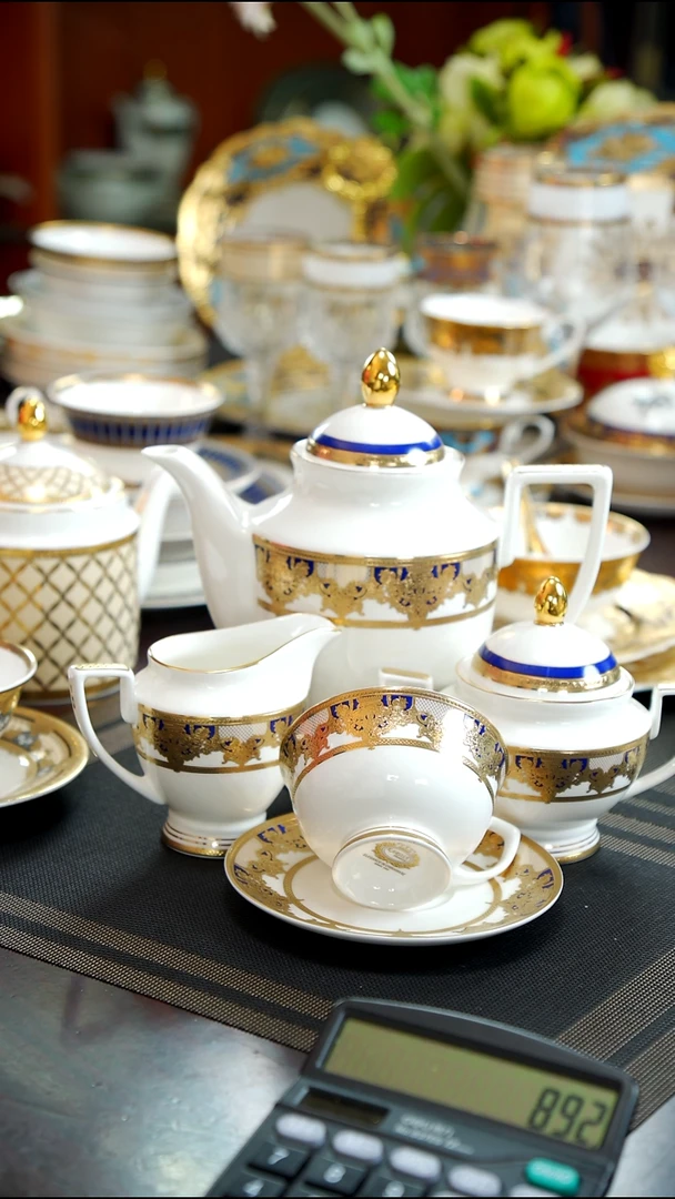 36%以上骨粉骨瓷茶壶  1个 糖缸+ 奶缸1个+6杯6碟