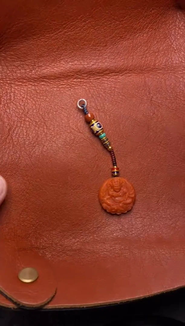 南红玛瑙未镶嵌颈饰黄财神侧挂