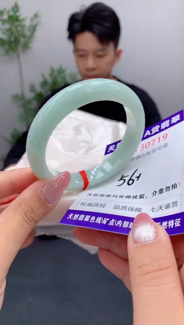 未镶嵌手镯翡翠有纹，完美者勿拍