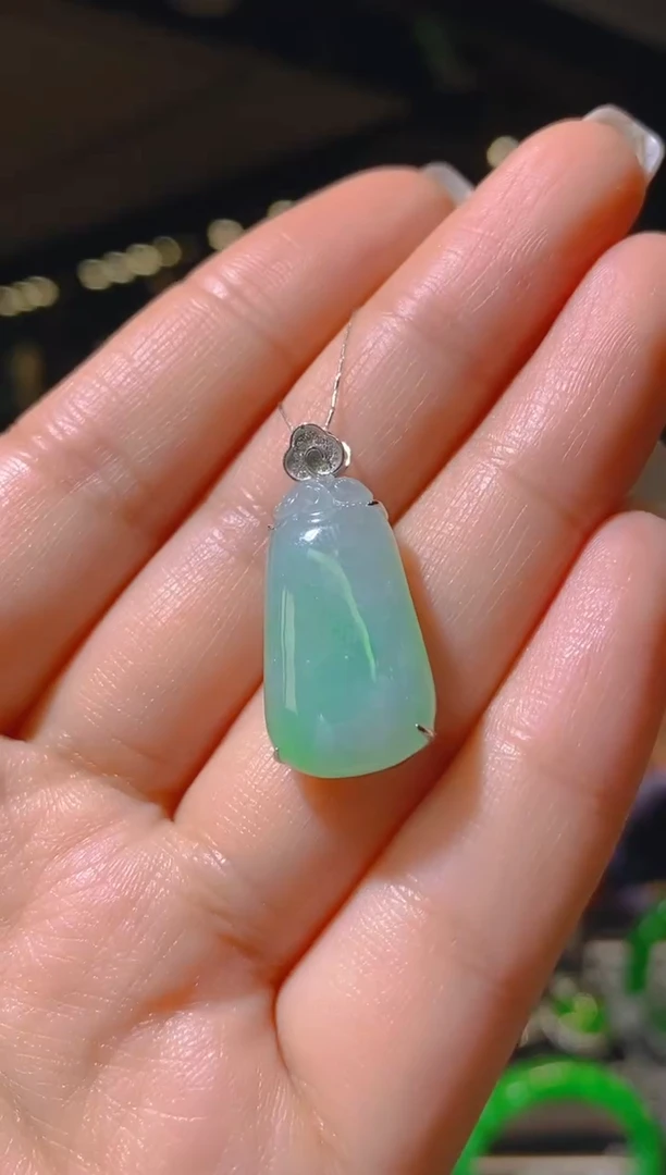 【闪购商品】翡翠吊坠(赠链)18K金镶嵌070