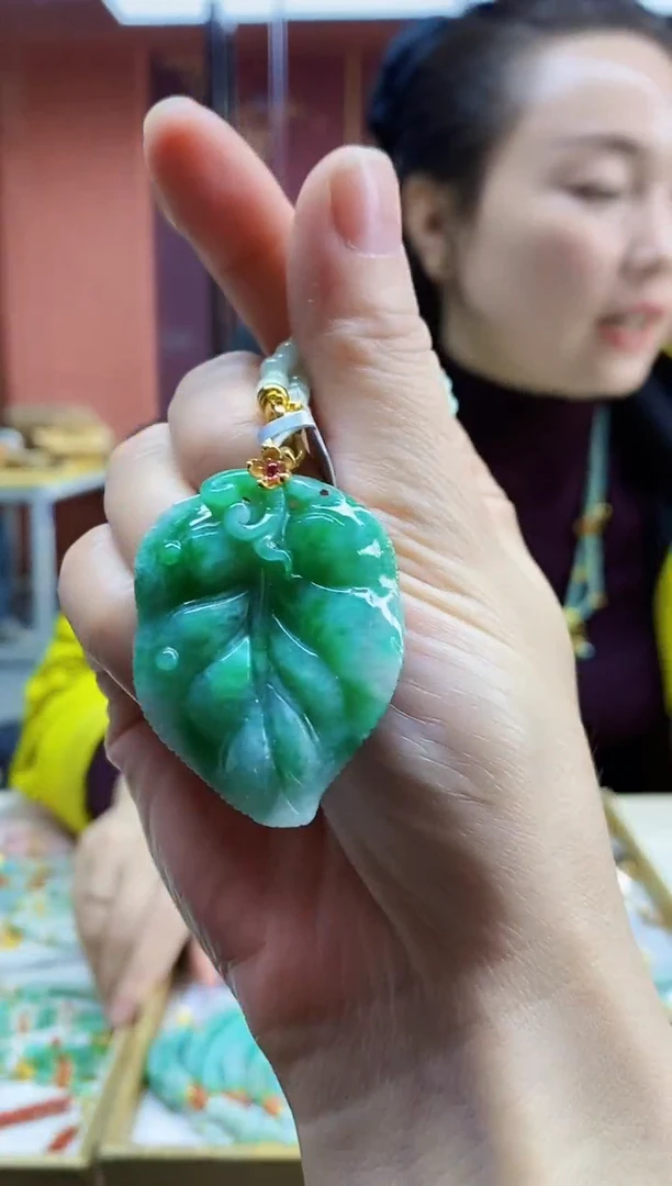 颈饰未镶嵌翡翠吊坠