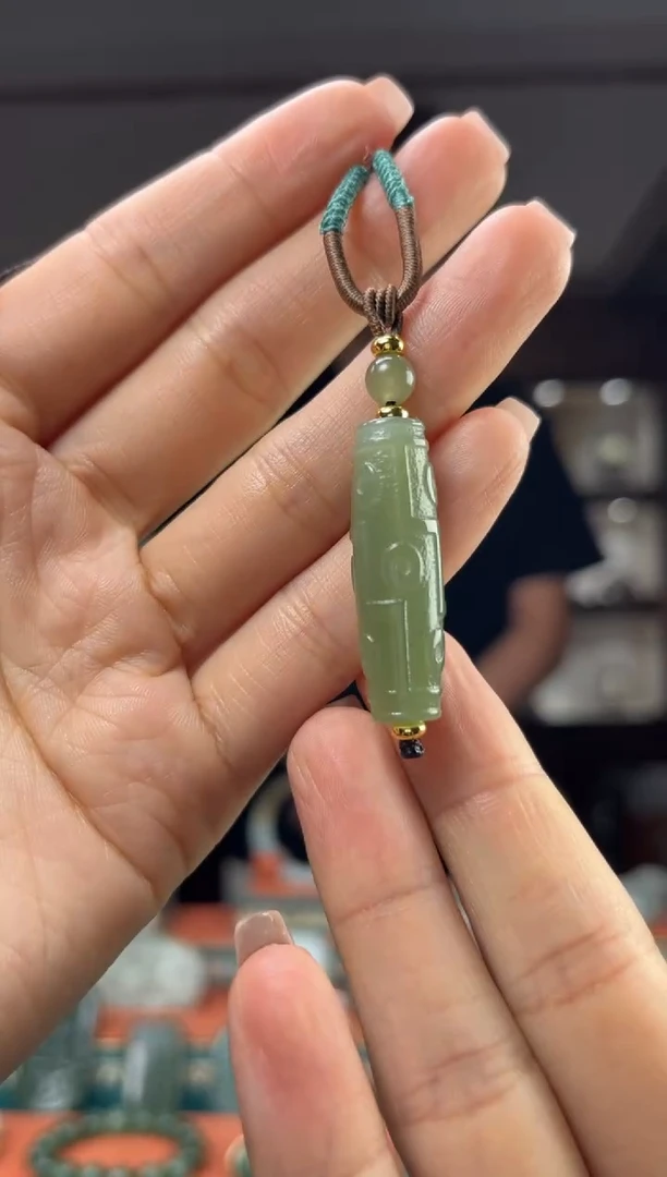 和田玉未镶嵌颈饰佩佩