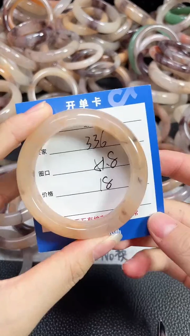 未镶嵌石英质玉手镯336