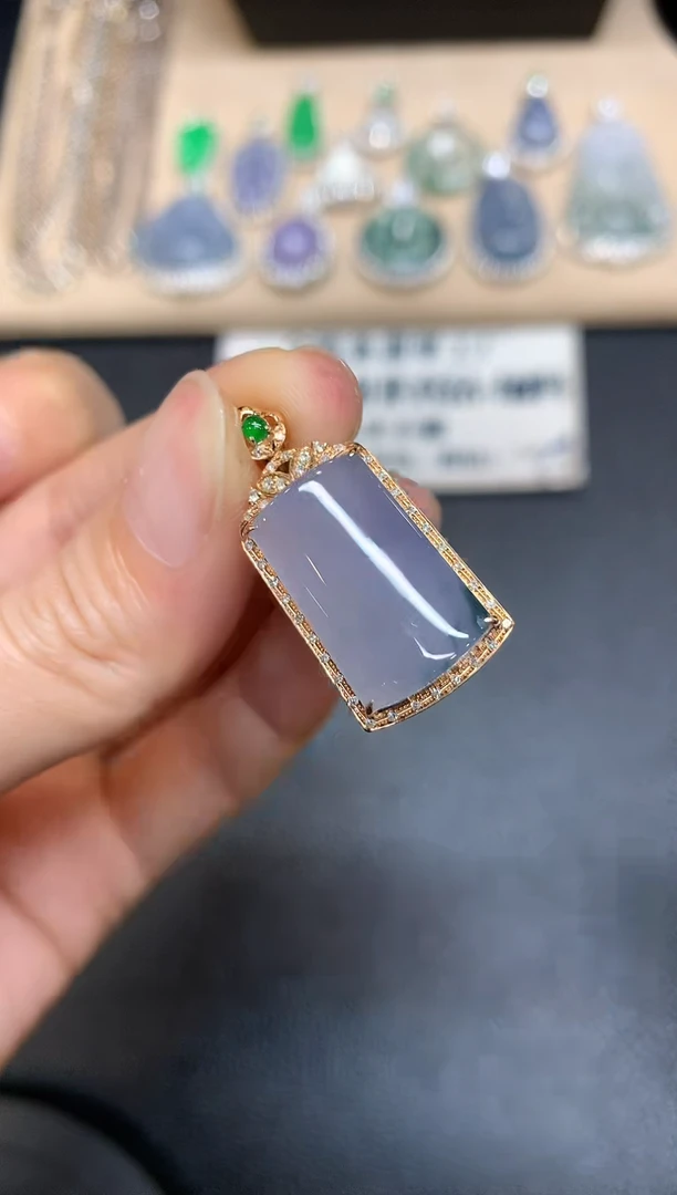 【闪购商品】翡翠颈饰18K金镶嵌无事牌【无服务费