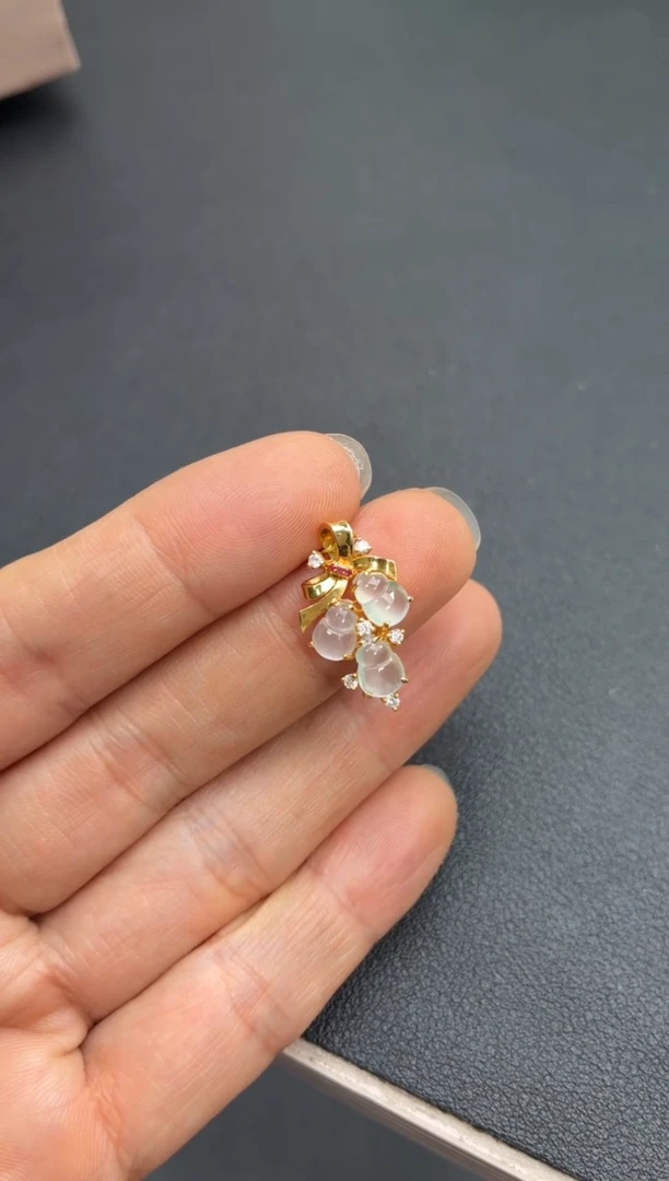 颈饰18K金镶嵌翡翠天然翡翠A货