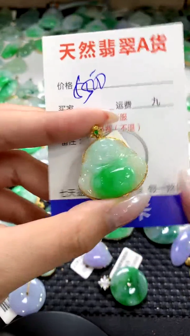 颈饰18K金镶嵌翡翠1111111111111111