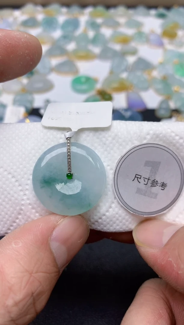 翡翠18K金镶嵌颈饰天然缅甸A货翡翠