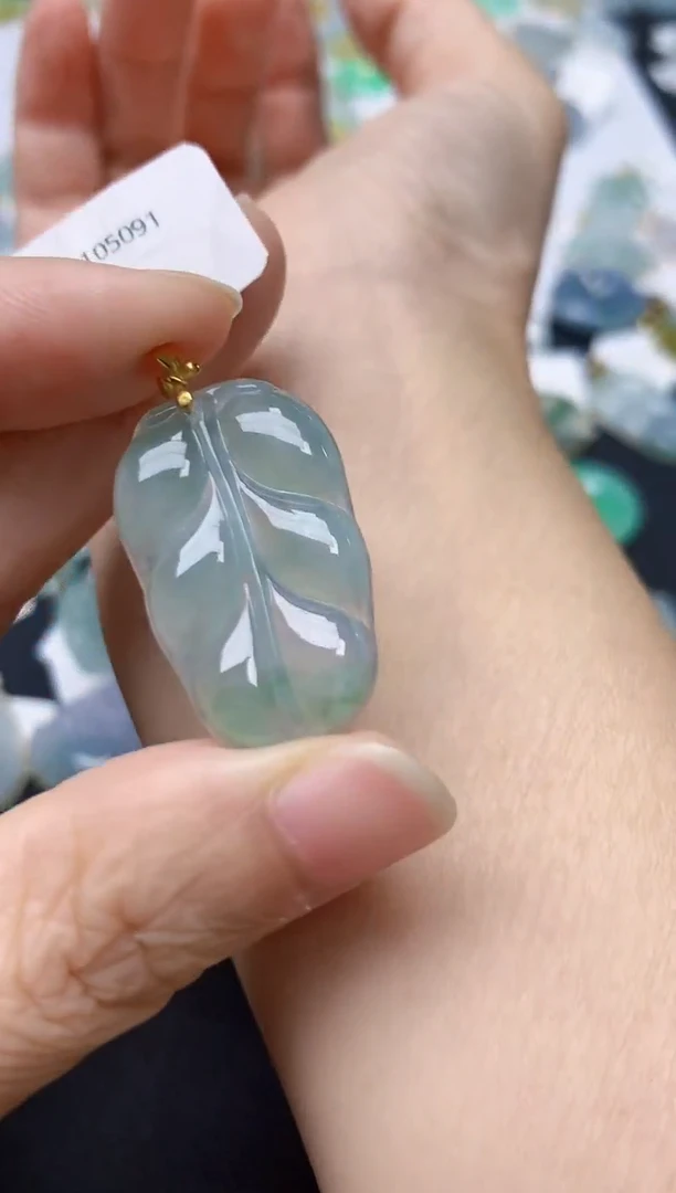 翡翠18K金镶嵌颈饰天然缅甸A货翡翠