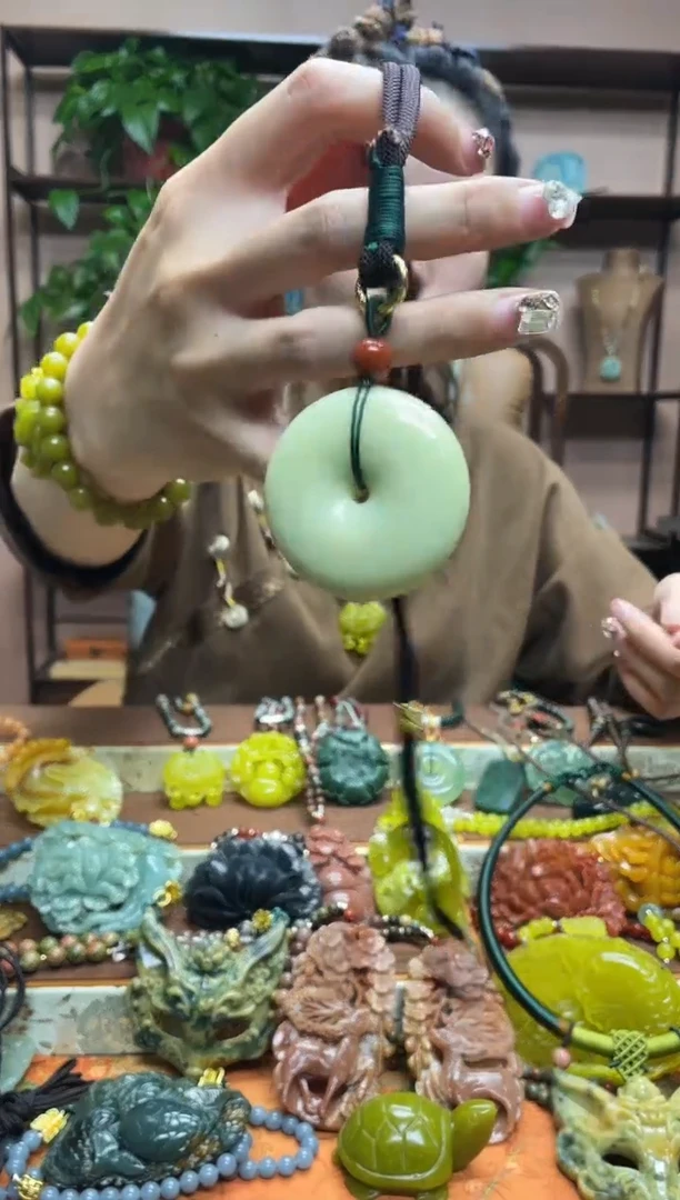 未镶嵌岫玉吊坠·