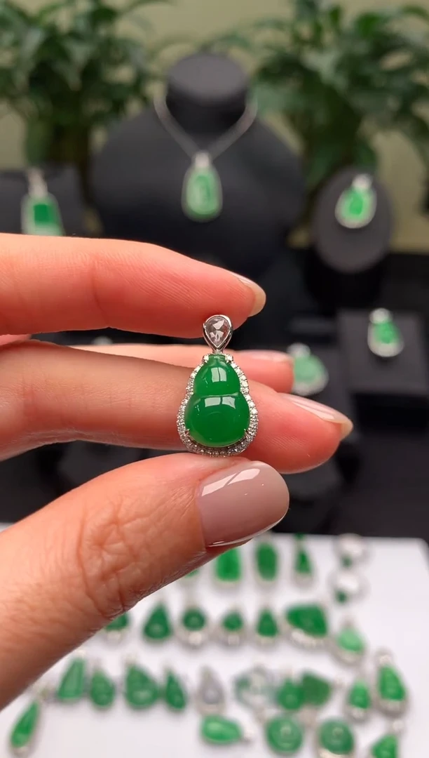 翡翠18K金镶嵌吊坠(不含链)葫芦