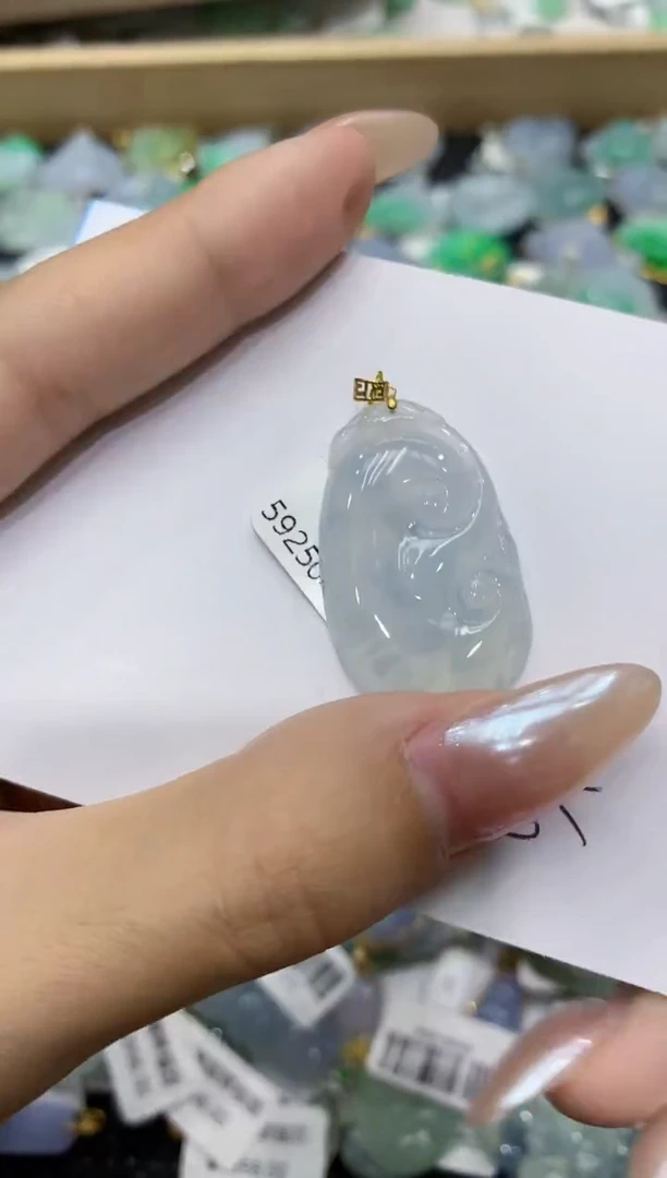 翡翠18K金镶嵌颈饰111111111111