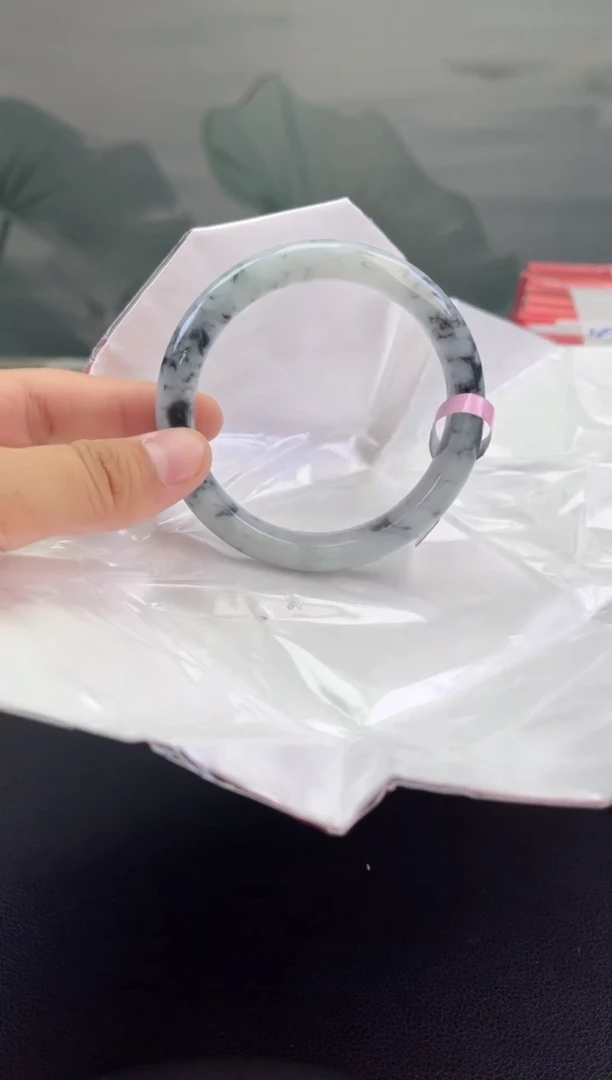 翡翠手镯未镶嵌翡翠手镯