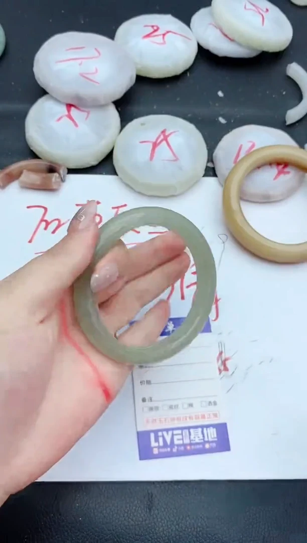 石英质玉手镯未镶嵌385+60/61