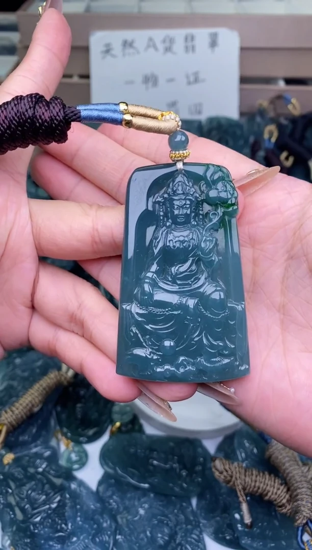 颈饰未镶嵌翡翠