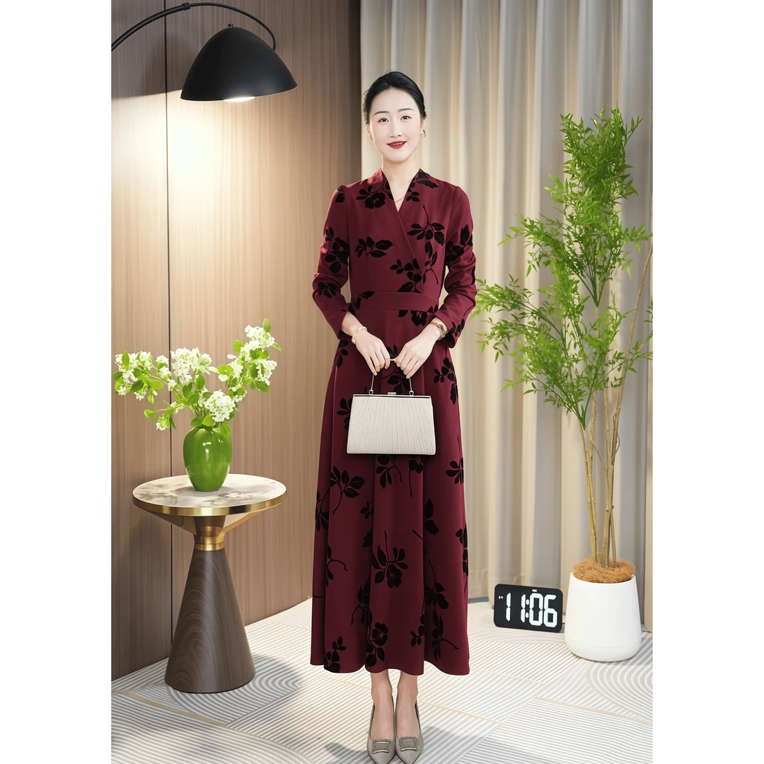 2025秋季长袖酒红色植绒花修身收腰V领连衣裙
