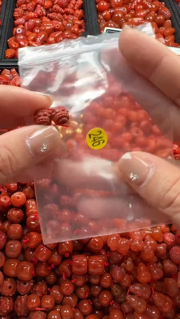 【闪购商品】南红玛瑙颈饰未镶嵌1
