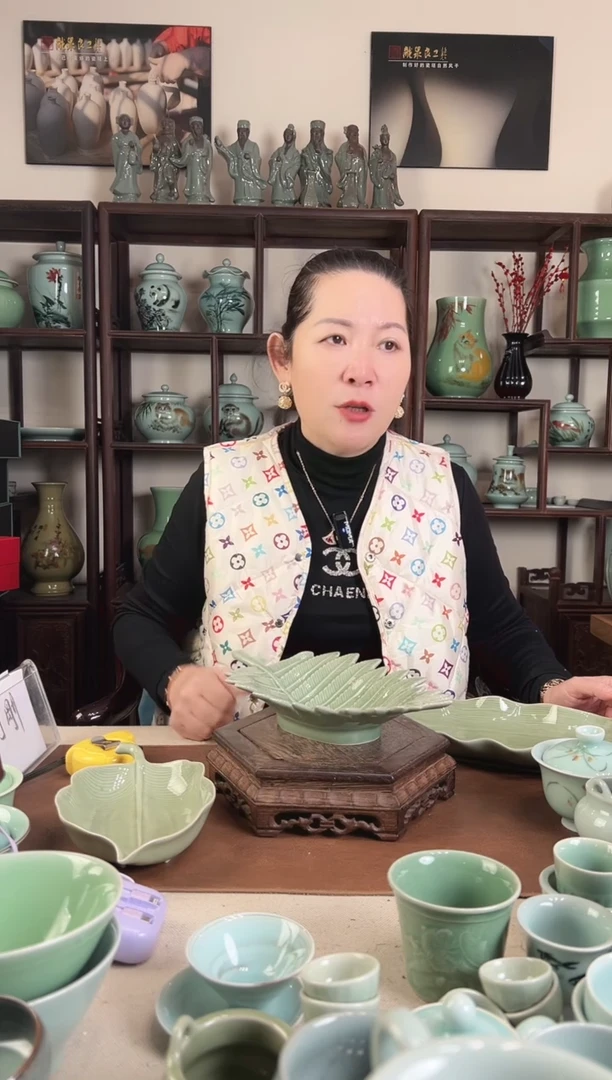 豆青釉 树叶果盘（中）