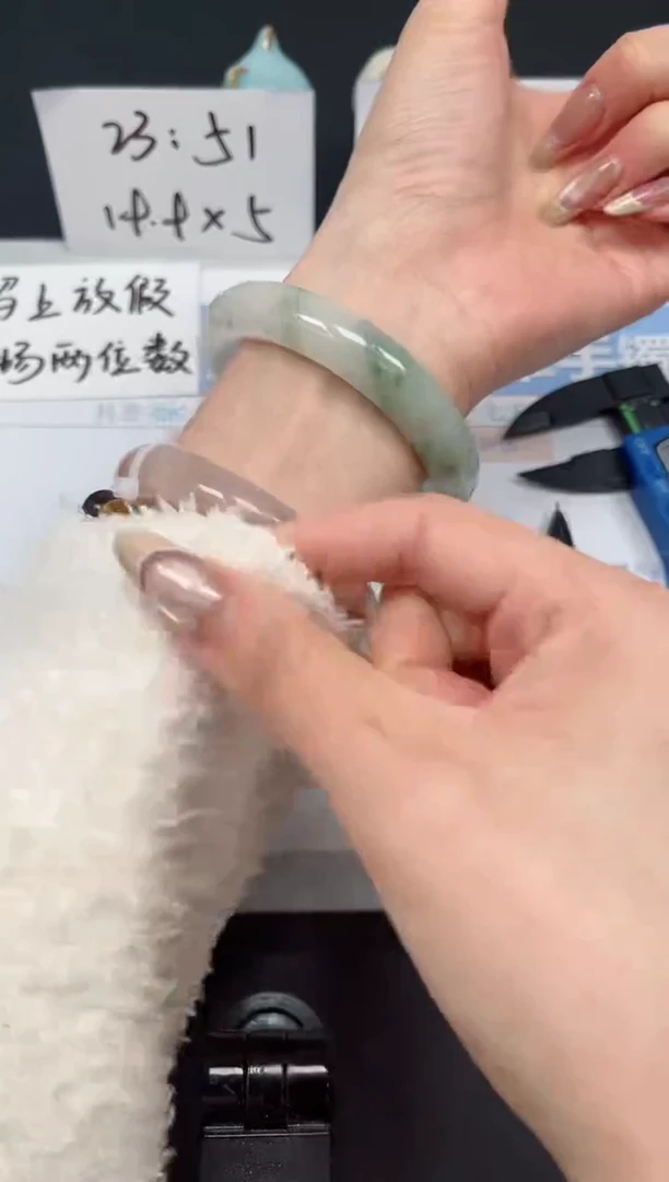 【闪购商品】石英质玉手镯未镶嵌K49-60