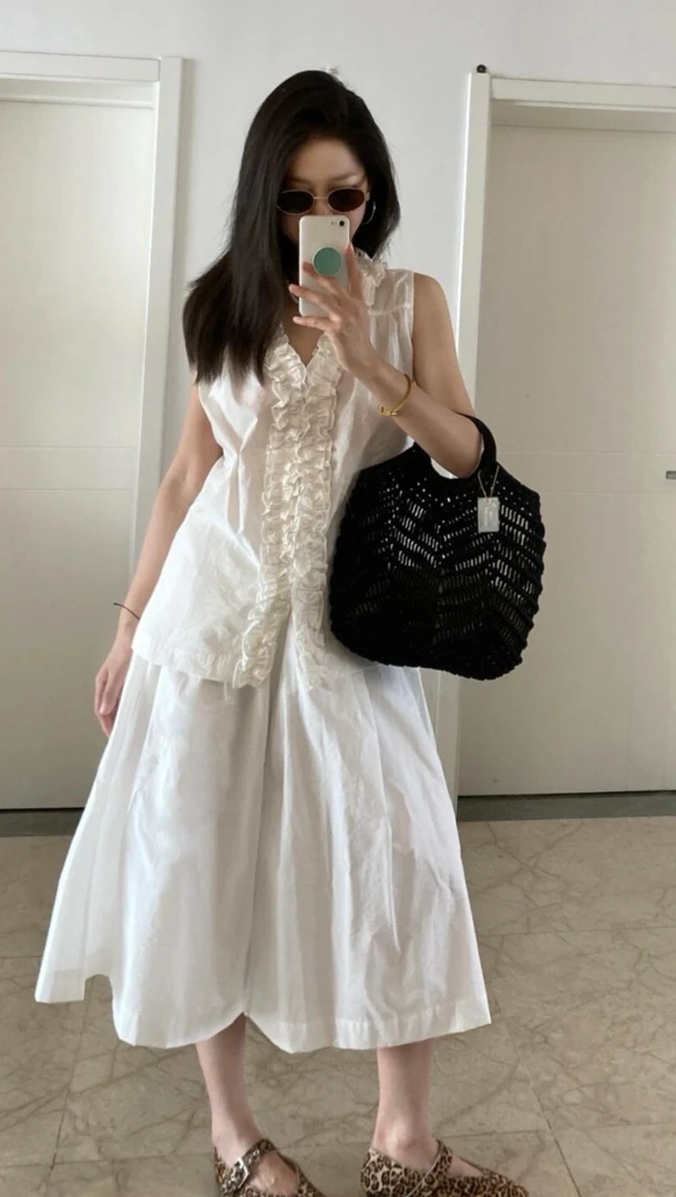 2025夏季新款韩系小众不撞款花瓣领无袖衬衫小衫百搭显瘦阔腿裤