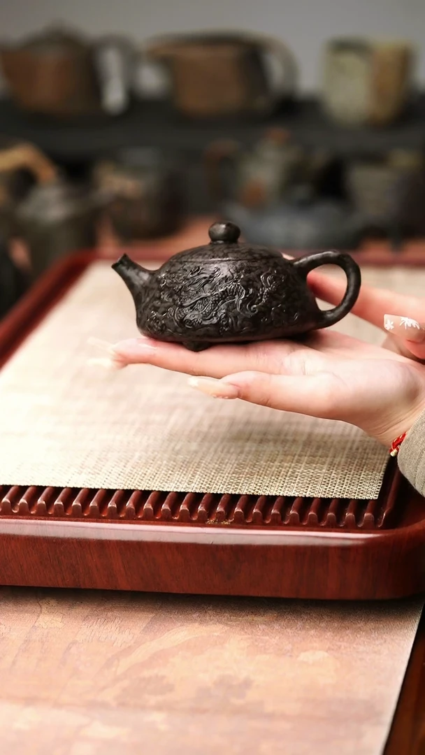 庄惠东老师作品冰碛岩重工雕刻双龙石瓢壶
