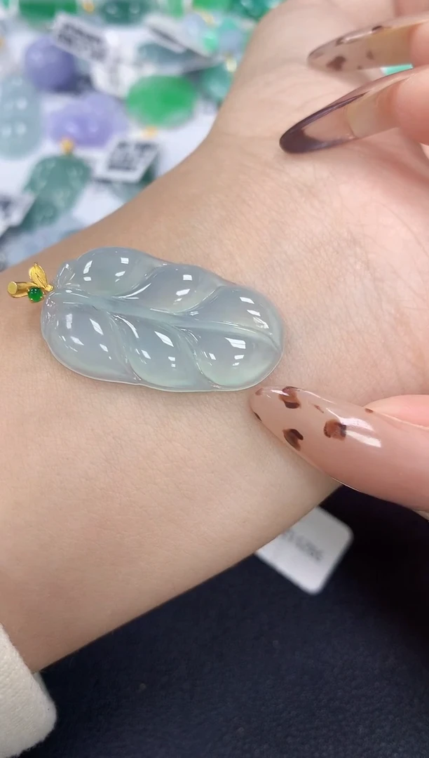 颈饰18K金镶嵌翡翠a货假一赔三支持复检百元上9元证书费自理