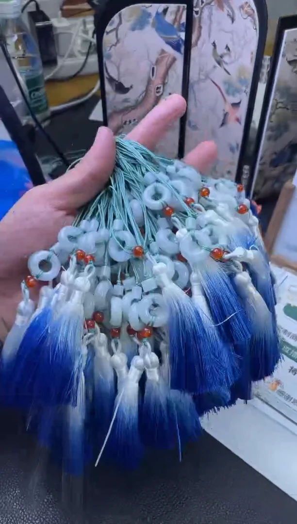 【闪购商品】翡翠吊坠(不含链)未镶嵌多样性发一件H2