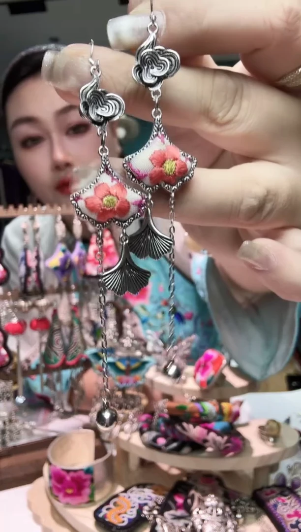 刺绣纯手工苗绣非遗耳环