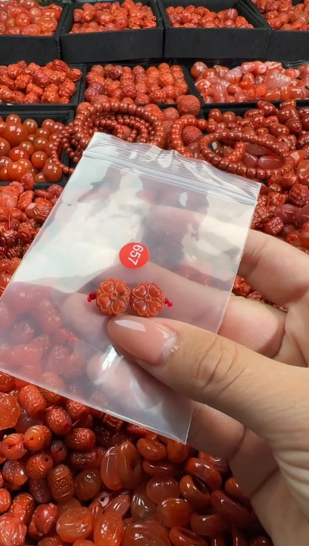 南红玛瑙未镶嵌颈饰1
