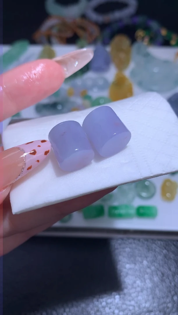 未镶嵌定制翡翠E****?一对桶珠