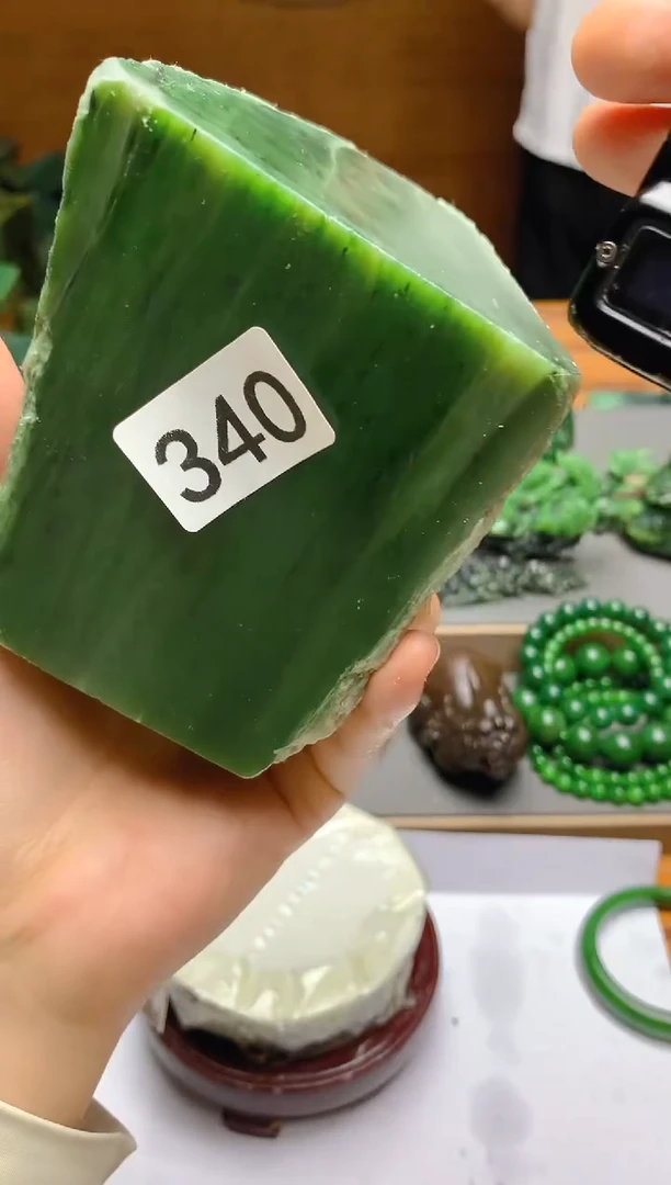 和田玉（碧玉）未镶嵌珠宝半成品340