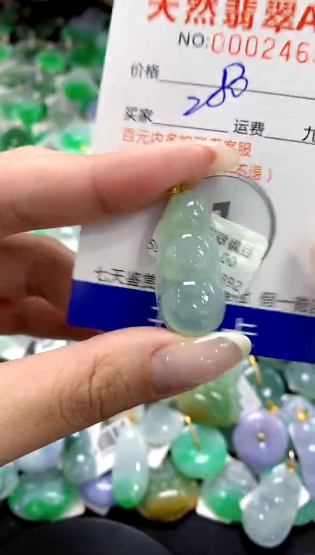 翡翠18K金镶嵌颈饰1111111111111111