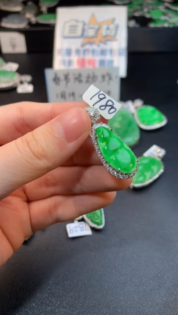 【闪购商品】翡翠颈饰银S925镶嵌翡翠