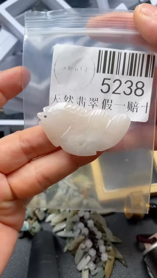 翡翠未镶嵌吊坠(不含链)5238