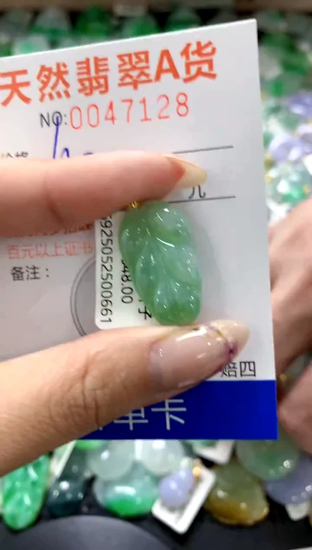 翡翠18K金镶嵌颈饰1111111111111111