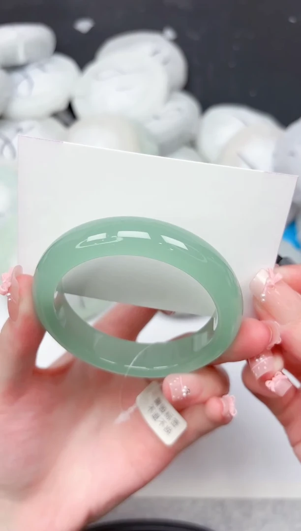 未镶嵌手镯石英质玉131-54.4