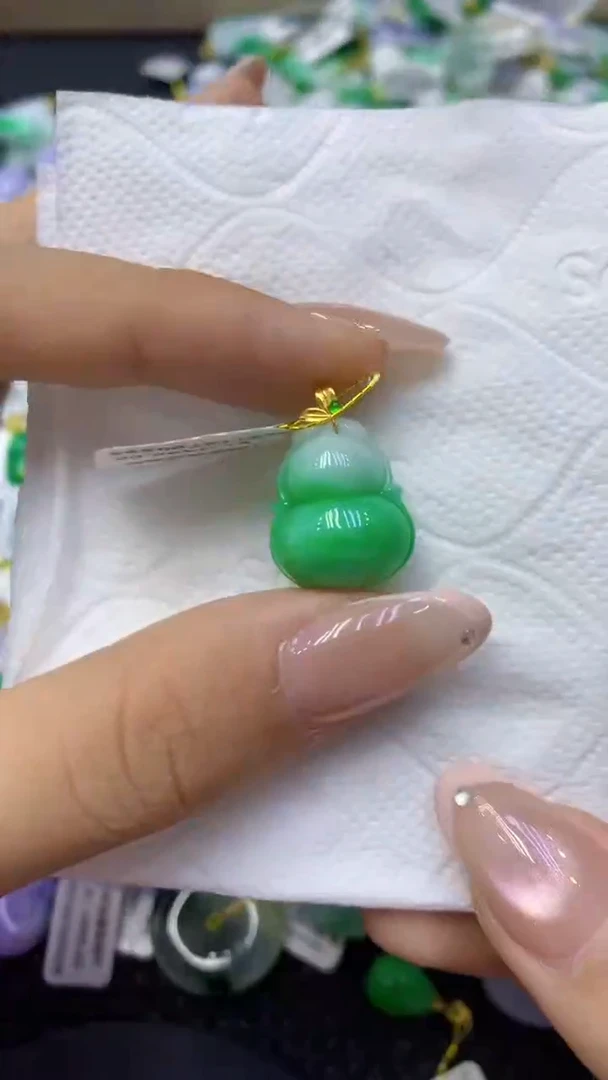 颈饰18K金镶嵌翡翠天然缅甸翡翠A货