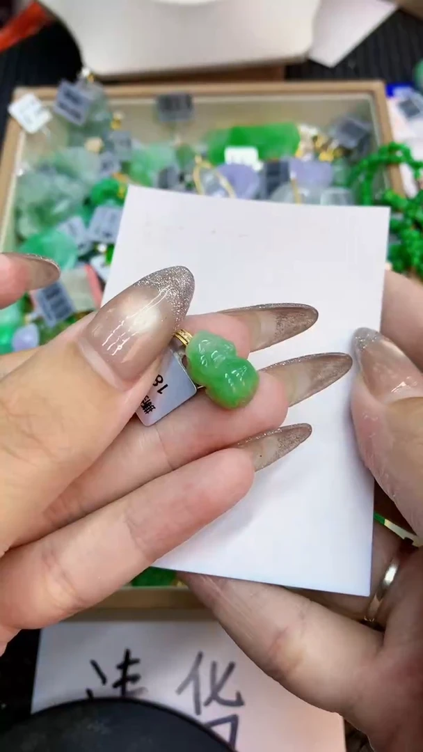 颈饰未镶嵌翡翠1