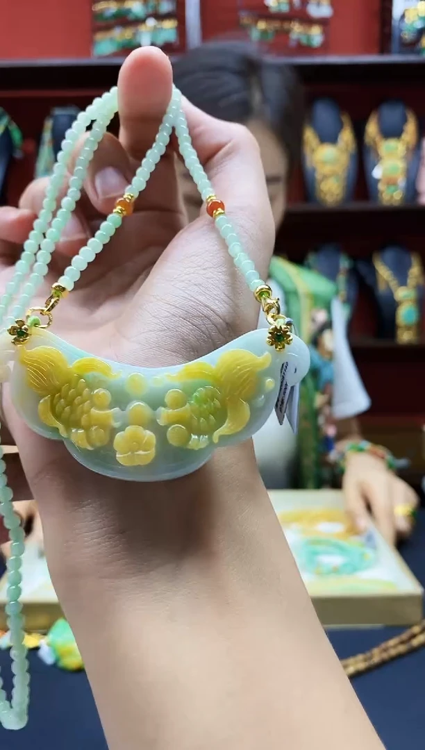 颈饰未镶嵌翡翠吊坠