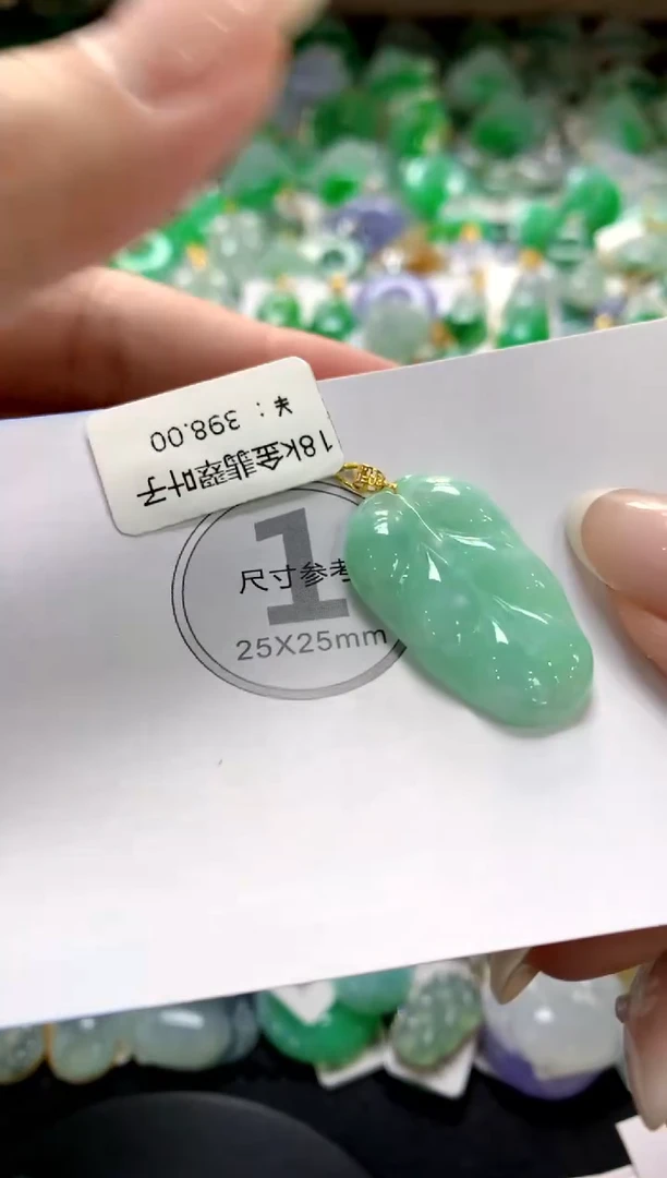 翡翠18K金镶嵌颈饰1111111111111111