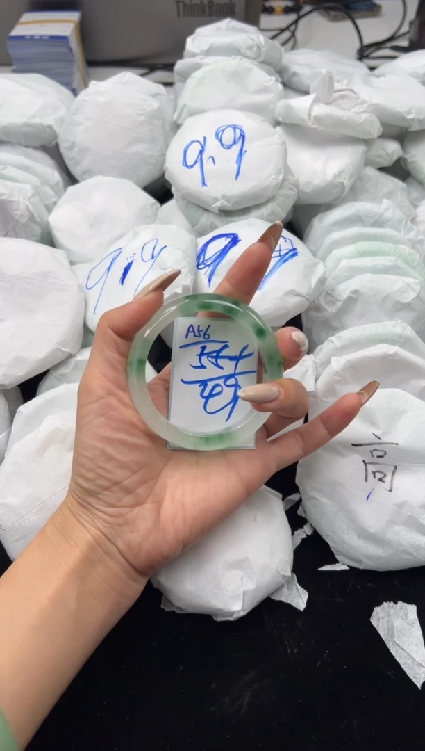 未镶嵌手镯石英质玉55圈口编号：A56