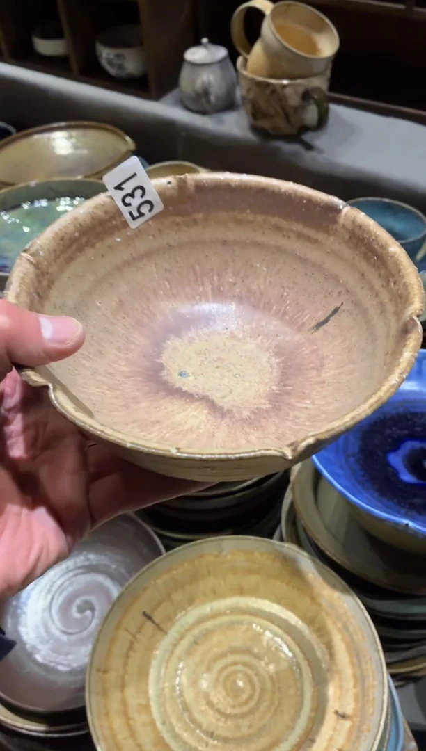瓷片潘****）531微瑕粗陶手工土黄花瓣面碗1个