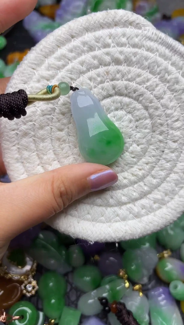 颈饰未镶嵌翡翠缅甸翡翠吊坠