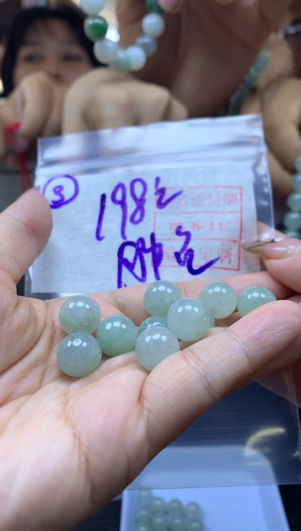 定制翡翠未镶嵌3珠子10颗*208元毛货需精抛光