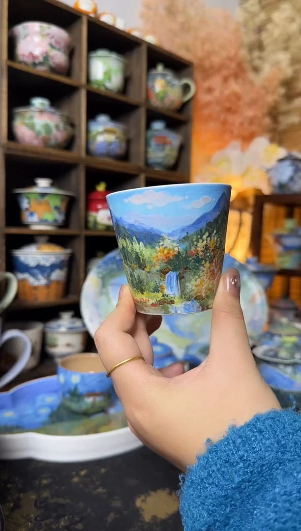 石一长白山手握茶杯