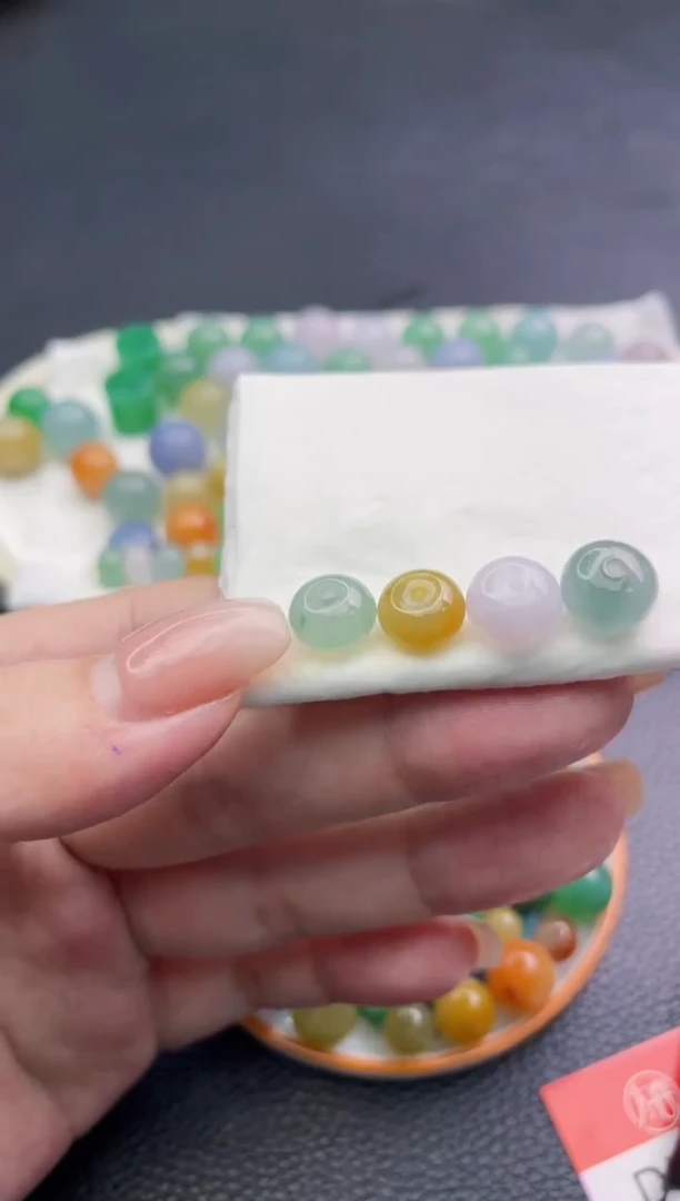 定制翡翠未镶嵌江*瑶珠子