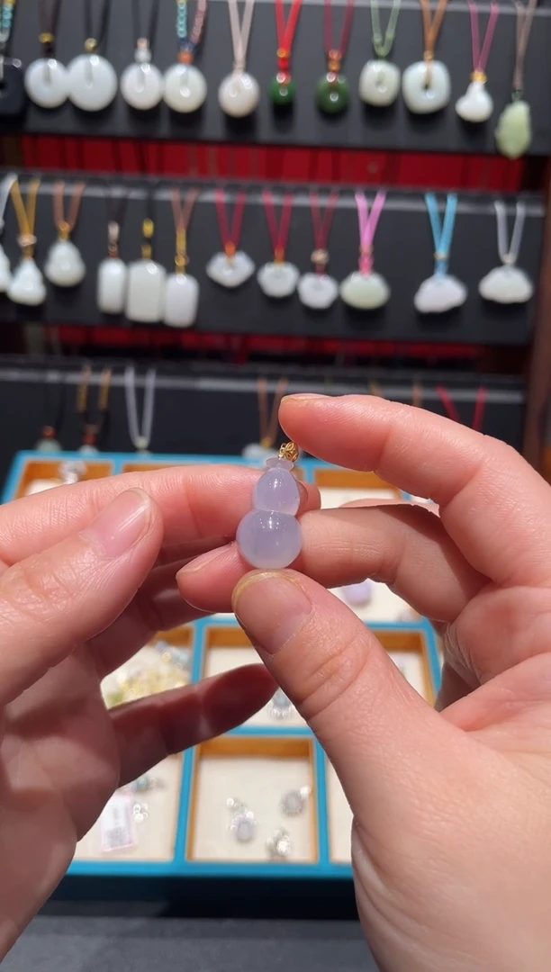 颈饰18K金镶嵌翡翠紫翡葫芦