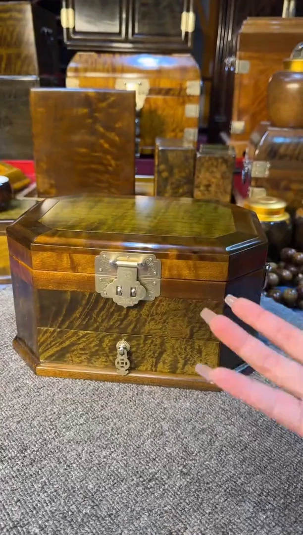 【闪购商品】乌木类成套家具阴沉乌木八角首饰盒Y14